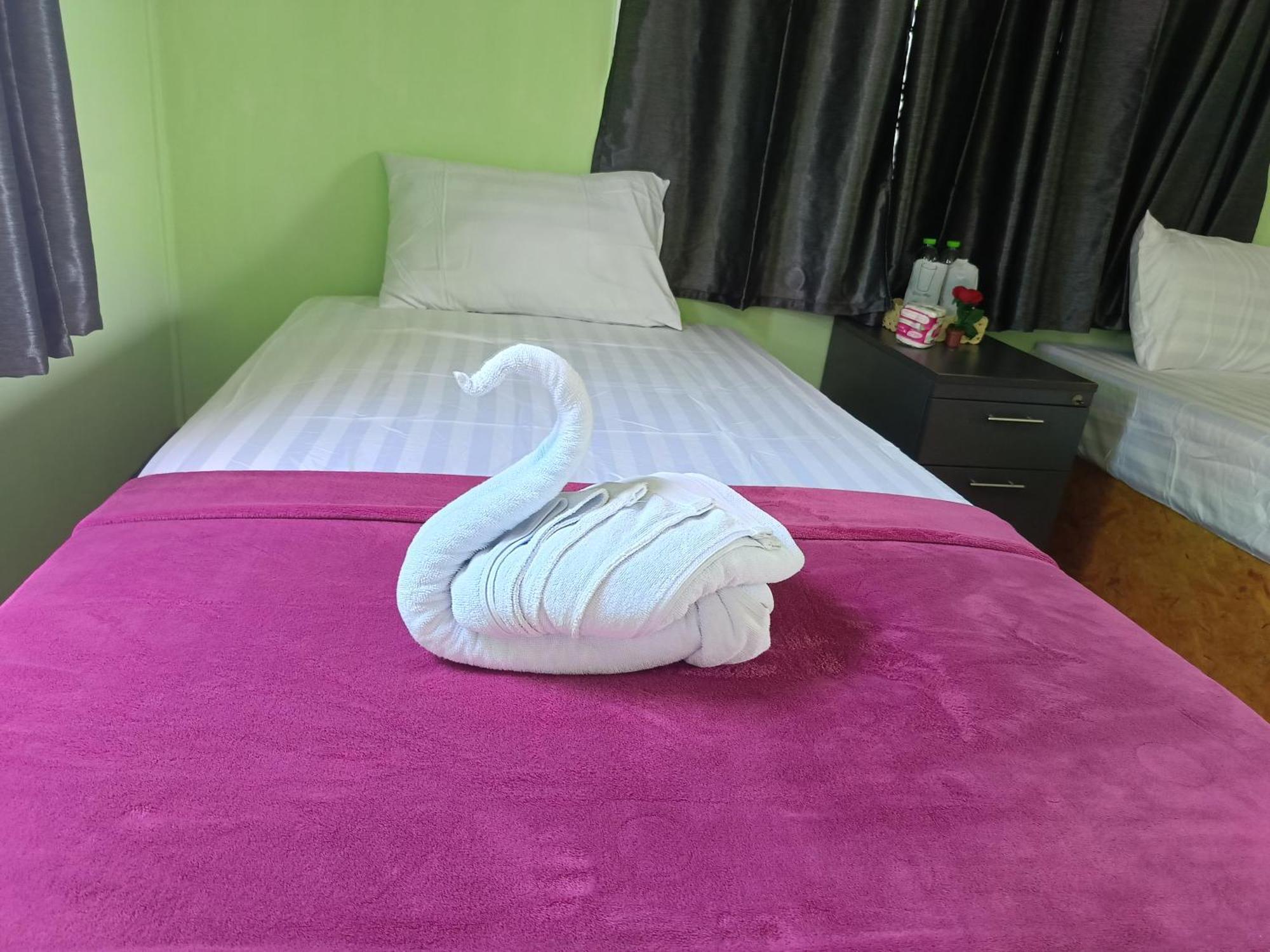Bussaracum Resort Kanchanaburi Extérieur photo