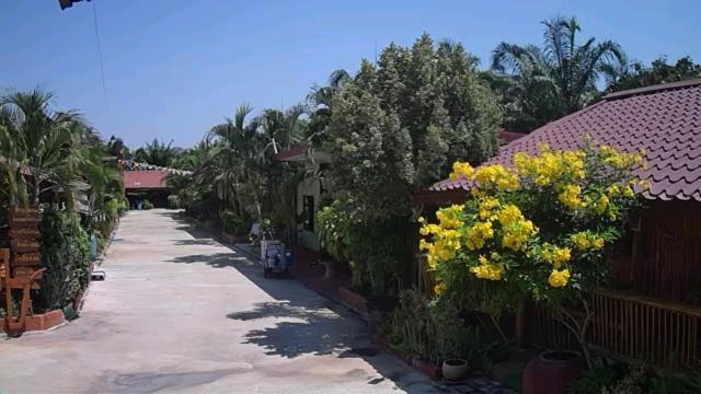 Bussaracum Resort Kanchanaburi Extérieur photo