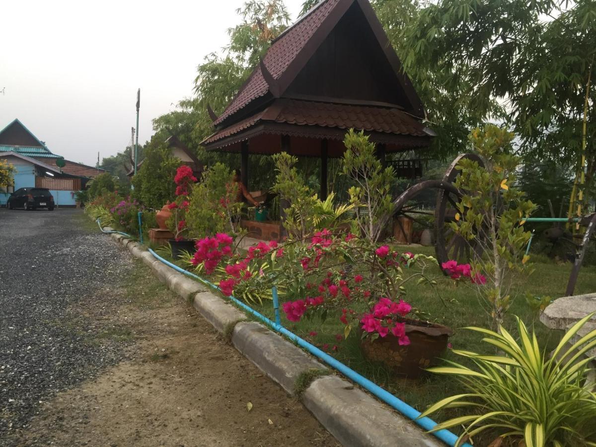 Bussaracum Resort Kanchanaburi Extérieur photo